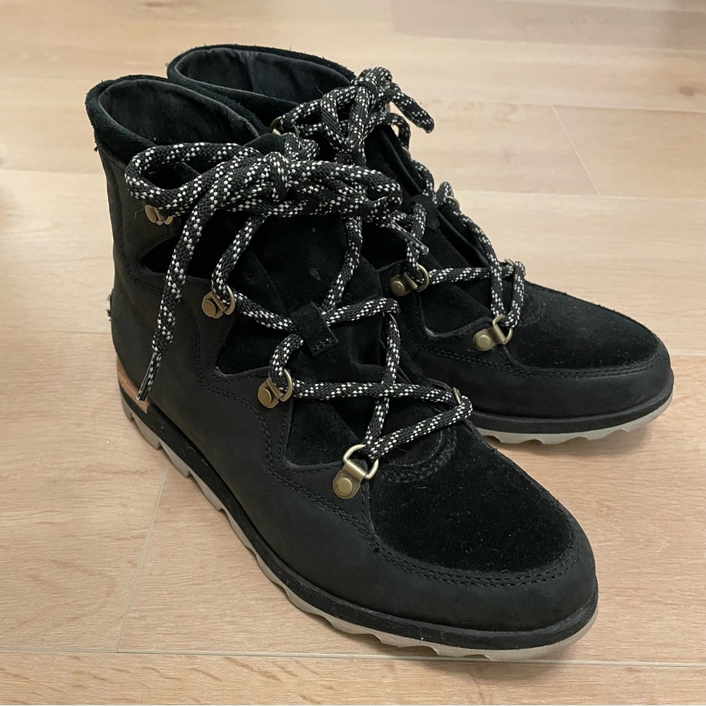 🎊HOST PICK🎊 SOREL Sneakchic Alpine Ankle Boots - Black